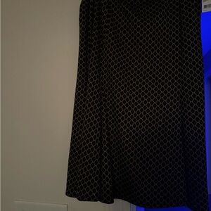 An XL NY Collection misses skirt with a flowing design and geometric pattern.